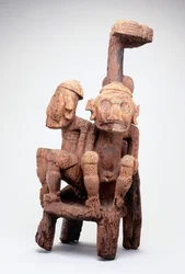 Zemi con figure gemelle